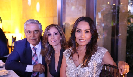 Gerardo Serrano, Mónica Gaviño y Marianela Villanueva.