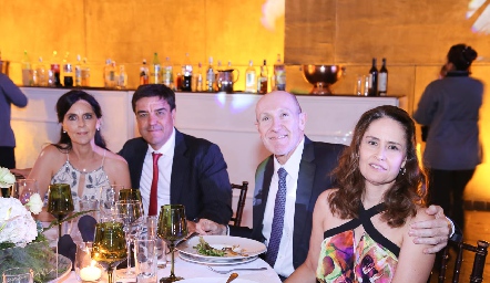  Sandra Correa, Víctor Lomelí, Guillermo Domínguez y Verónica Martí.