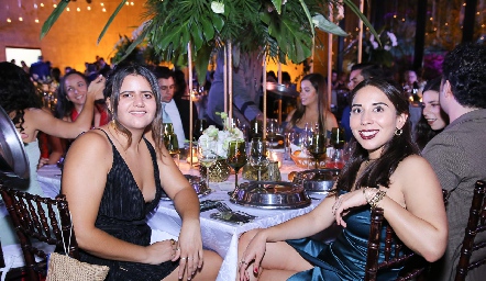  Carmen y Daniela Lara.