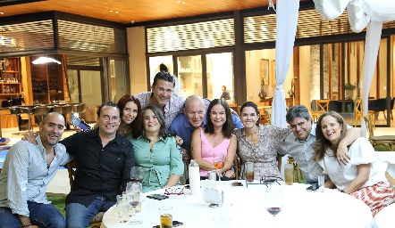  Manuel González, Xavier Nava, Clavos Leal, Cecilia Compean, Edmundo Gerardo, Alejandro Ocaña, Ana Marta Hernández, Fernanda Félix, Francisco Leos y Paty Fernández.