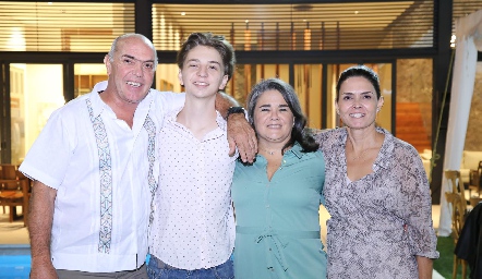  Carlos Hinojosa, Andrés Meade, Cecilia Compean y Fernanda Félix.