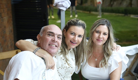  Caly Hinojosa, Francine Coulon y Lety Orozco.