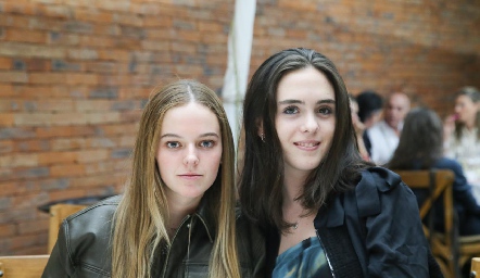  Danna Fernández y Federica Meade.