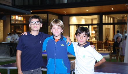  Pablo, José María y Mateo.