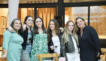  Cecilia Compean, Federica Meade, Emilia Meade, Renata Fernández, Danna Fernández y Daniela Benavente.