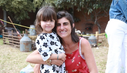  Mariel y Paloma.