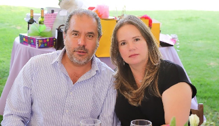  Javier Herrera y Rosalinda Hernández.