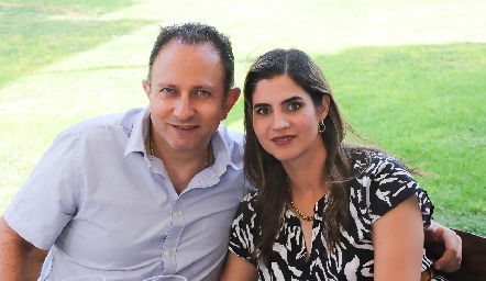  Gustavo Flores y Marcela Galván.