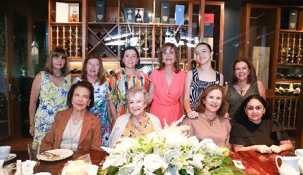  Isa Cabrera, Margarita Garza, Ana Luisa Garza, Lucía Estrada, Montse Estrada, Reyna Suárez, Emelia Gómez, Margarita de Mendizábal, Marilú Mendizábal y Rosario Estrada.