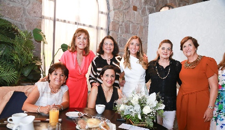  Lucía Estrada, Martha González, Adriana Muñoz, Alicia Gómez, Olga Robles, Rita Ladrón de Guevara y Alice Salguero.