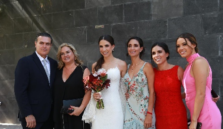  Güicho Fernández, Daniela Benavente, Valeria Zúñiga, Anel Ávila, Pelusa Ávila y Renata Fernández.