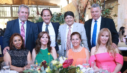  Oscar Álvarez, Raúl Antunes, Arturo González, Juan Puente, Ofelia, Claudia Castro, Lucía Gómez y Linda Castillo.