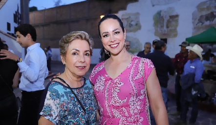  Angélica Navarro y Angy Gutiérrez.