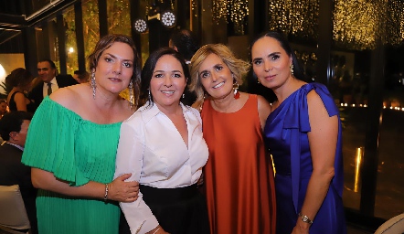  Claudia Revuelta, Claudia Álvarez, Silvia Aguilar y Angélica Díaz Infante.