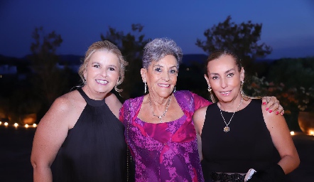  Jami Michel, Lucía Saldumvide y Claudia Martí.