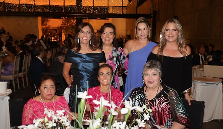  Yoya Jiménez, Tichis Araiza, Carmen Zapata, Olga Contreras, Alejandra Medina, Rosy Miller y Ana Clara Bárcena.