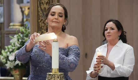  Gabriela Villanueva y Claudia Álvarez, mamás de los novios.