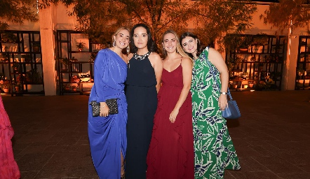  María Paula Revuelta, Mariana Acebo, Ana Isabel Revuelta y Ana María Meade.