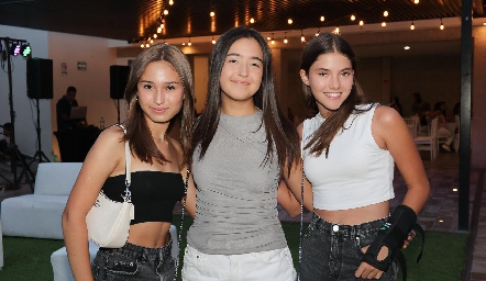  Valentina Garza, Regina Herrera y Regina Zermeño.