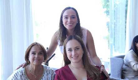  Elisa Robles, María José Ramírez y Mariana.