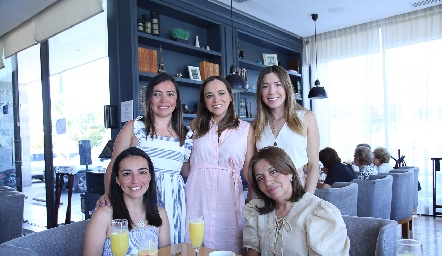  Belinda Govea, María José Ramírez, Jimena Ramírez, Mariana Govea y Yolanda Ramirez.