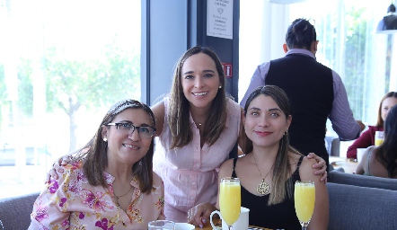  Jassia Charles, María José Ramírez y Sandra Monzabe.