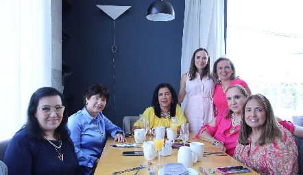  Pati Arce, Edi Castro, Gladis Farías, María José Ramírez, Liz Rocha, Sandra Andrade y Norma Rocha.