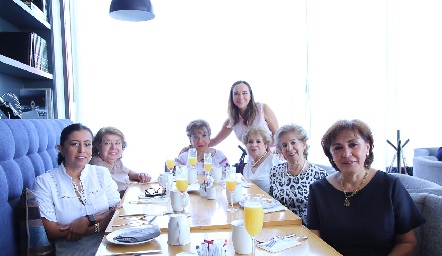  Dinorah, Martha Martínez, María José Ramírez, Maricarmen Guerra, Irma Martínez, Judith Martínez y Mara Leticia Urbina.