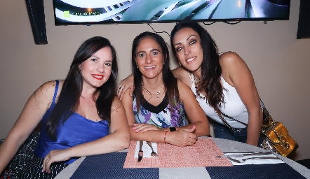  Paola Acevedo, Gaby González y Ruth Morales.