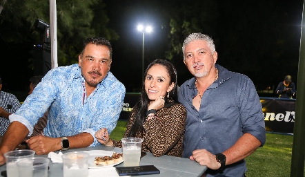  Arnold Rojas, Brenda Velasco y Alberto Domínguez.