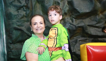  Pablo Meade con su abuela Dora Cabrera.
