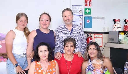  María Paula Salazar, Jessica Torres, Jaime Alvarado, Lula López, Patricia Torres y Verónica.