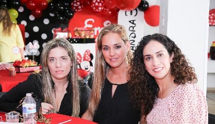  Graciela, María y Paola Torres.