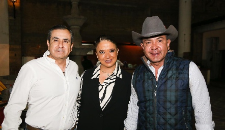  Ricardo Martínez, Viviana Martínez y Arturo Martínez.