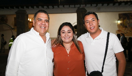  Carlos Aguilar, Sofía Martínez y Juan José Ortiz.