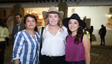  Rosa Guzmán, Sandy Guzmán y Ximena Guzmán.