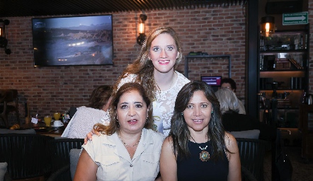   Sofía Carrillo, Paulina Gómez y Laura Monjarás.