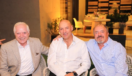  Ronald Dickins, Carlos González y Eduardo González.