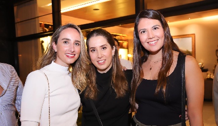  Ángeles Mahbub, Mónica Torres y Diana Villanueva.