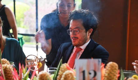 Santiago Pérez celebrando su cumpleaños.