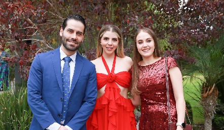  Khalid Magaña, Isa Zúñiga y María.
