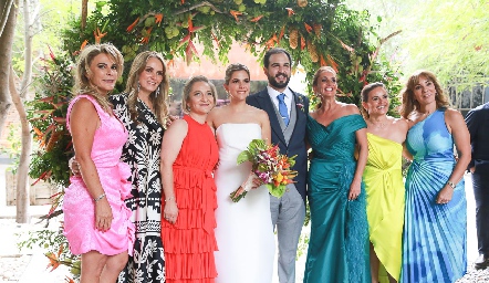 Adriana Monjarás, Araceli Cano, Paty González, Vale Siller, Rubén Leal, Mireya Payán, Vero Alcalde y Paty Espinosa.