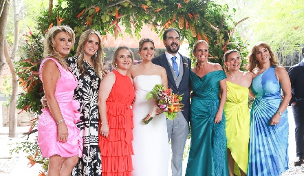  Adriana Monjarás, Araceli Cano, Paty González, Vale Siller, Rubén Leal, Mireya Payán, Vero Alcalde y Paty Espinosa.