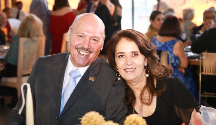  José Iga y Carolina César.