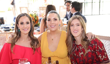  Daniela Mina, Natalia Rodríguez y Clarisa Abella.