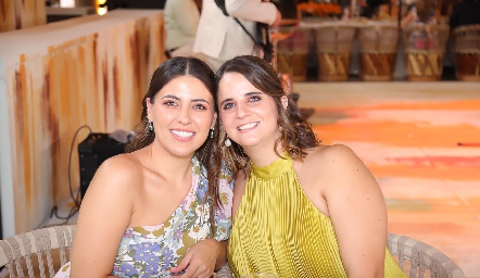  Daniela y María.