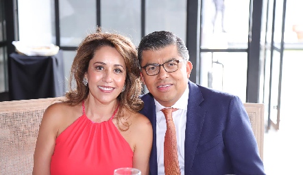  Martha Tinajero y Gustavo Hernández.