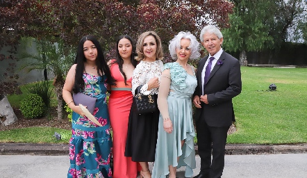  Natalia, Carolina, Irma, Valeria y Luis Leal.