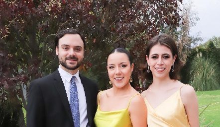  Arturo Acosta, Kity Monsiváis y Natalia Monsiváis.