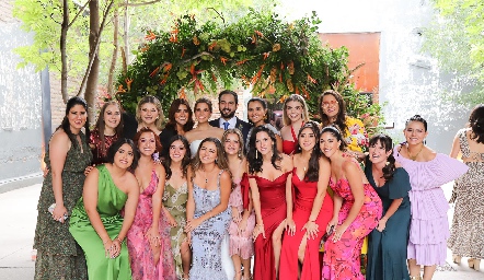  Los novios con las amigas de Vale.